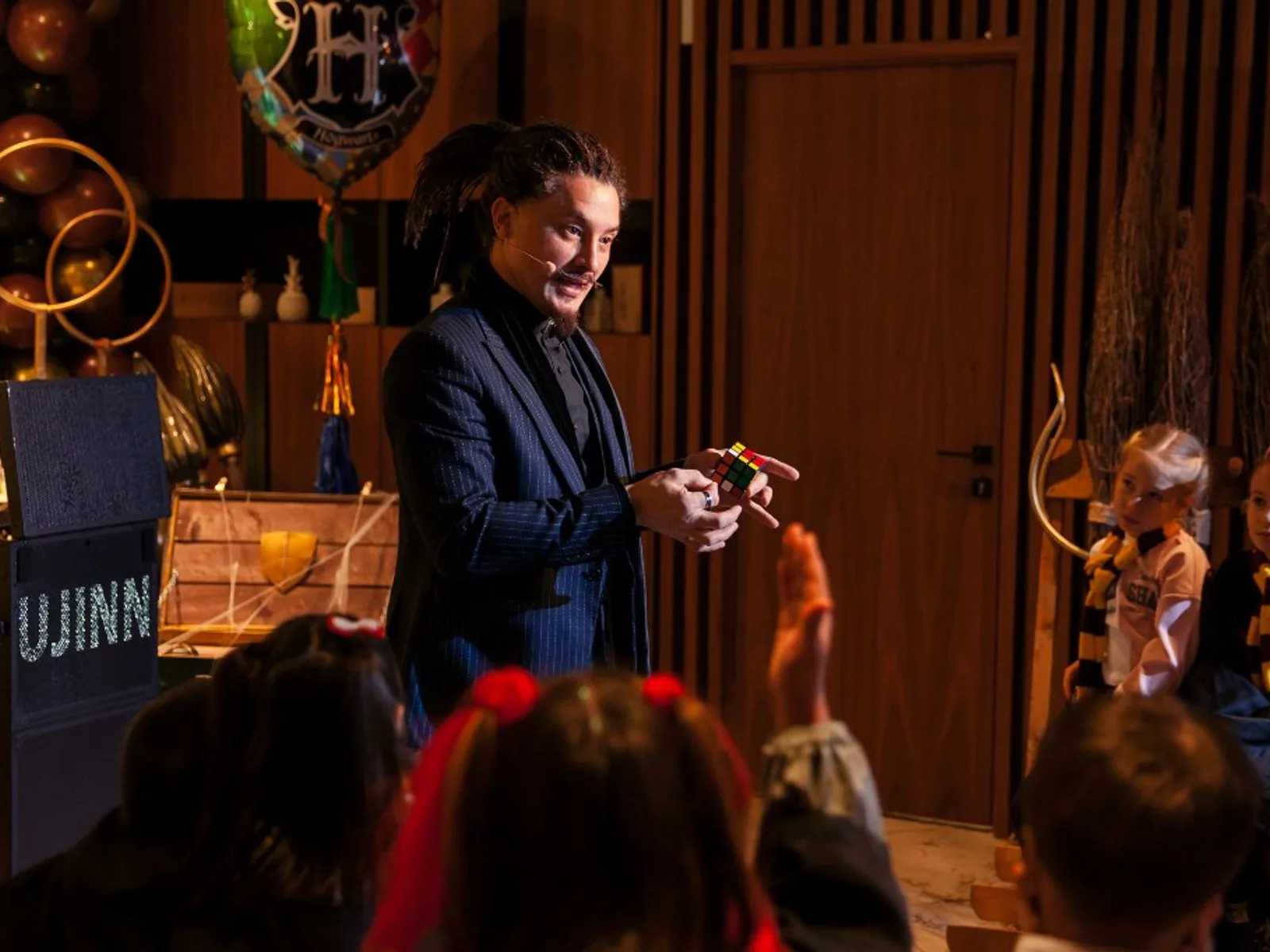 Rubik's cube trick — UJINN kids show at a party